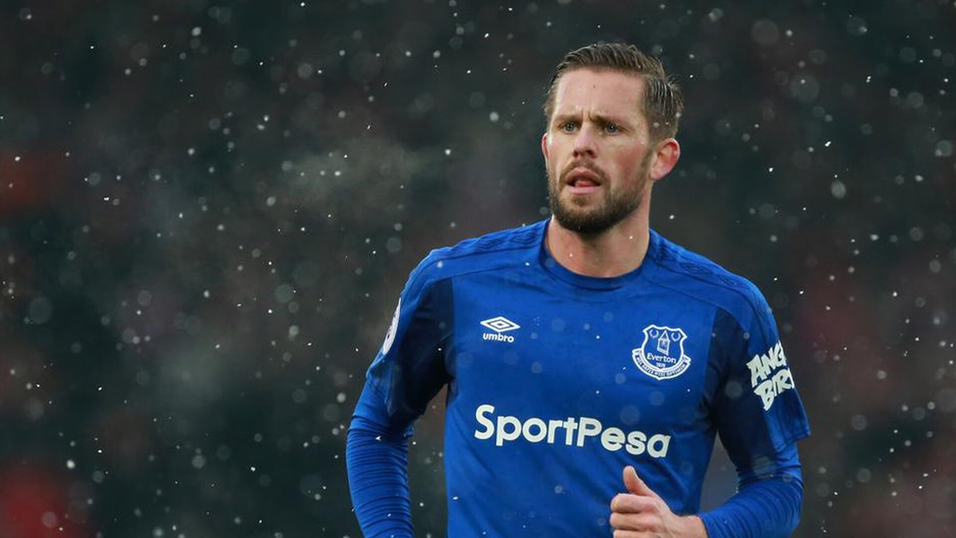 萨拉赫归来！铁闸防守引爆美国客场，球迷沸腾见证王者回归，王者归来！萨拉赫客场铁闸表现引爆美国，球迷沸腾